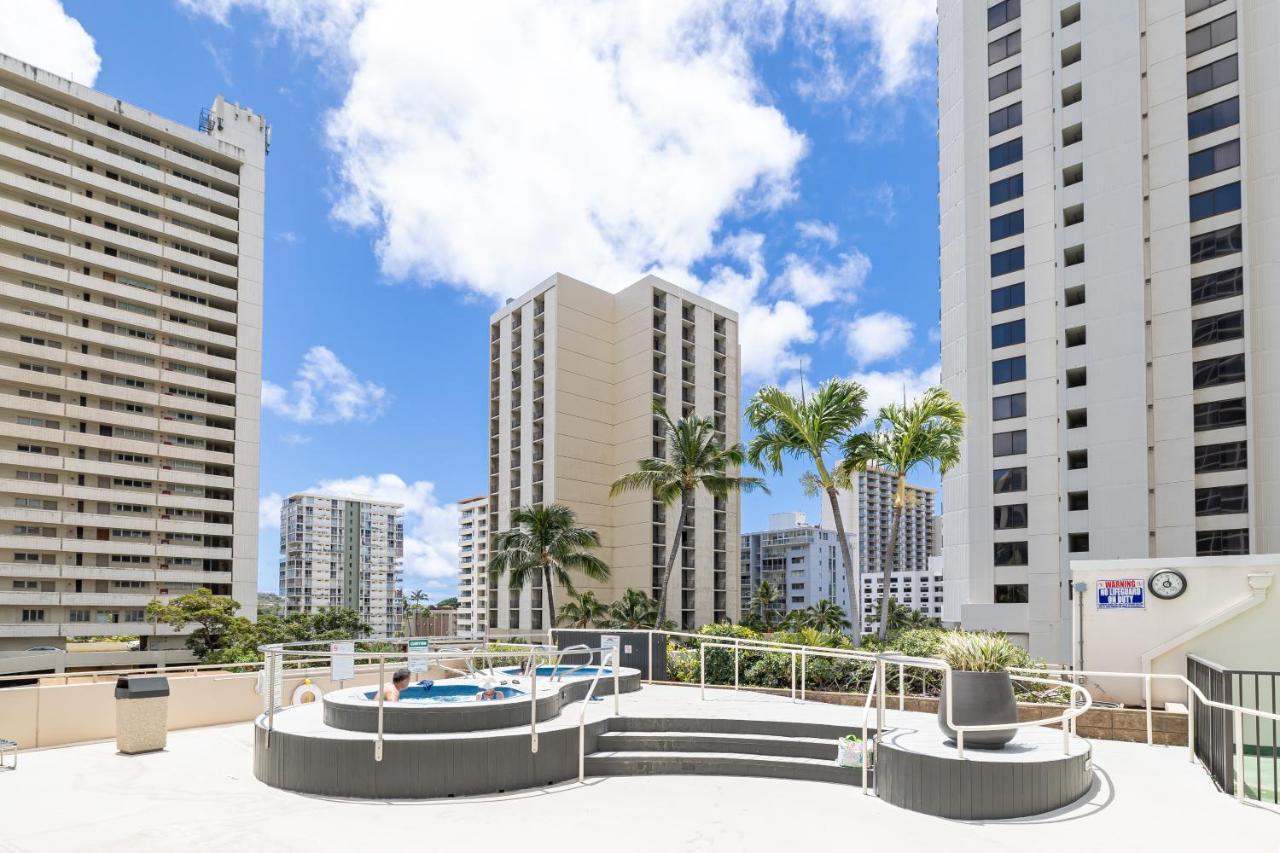 הונולולו Waikiki Banyan 1Br With Great Ocean Views, Steps To Beach & Parking! מראה חיצוני תמונה
