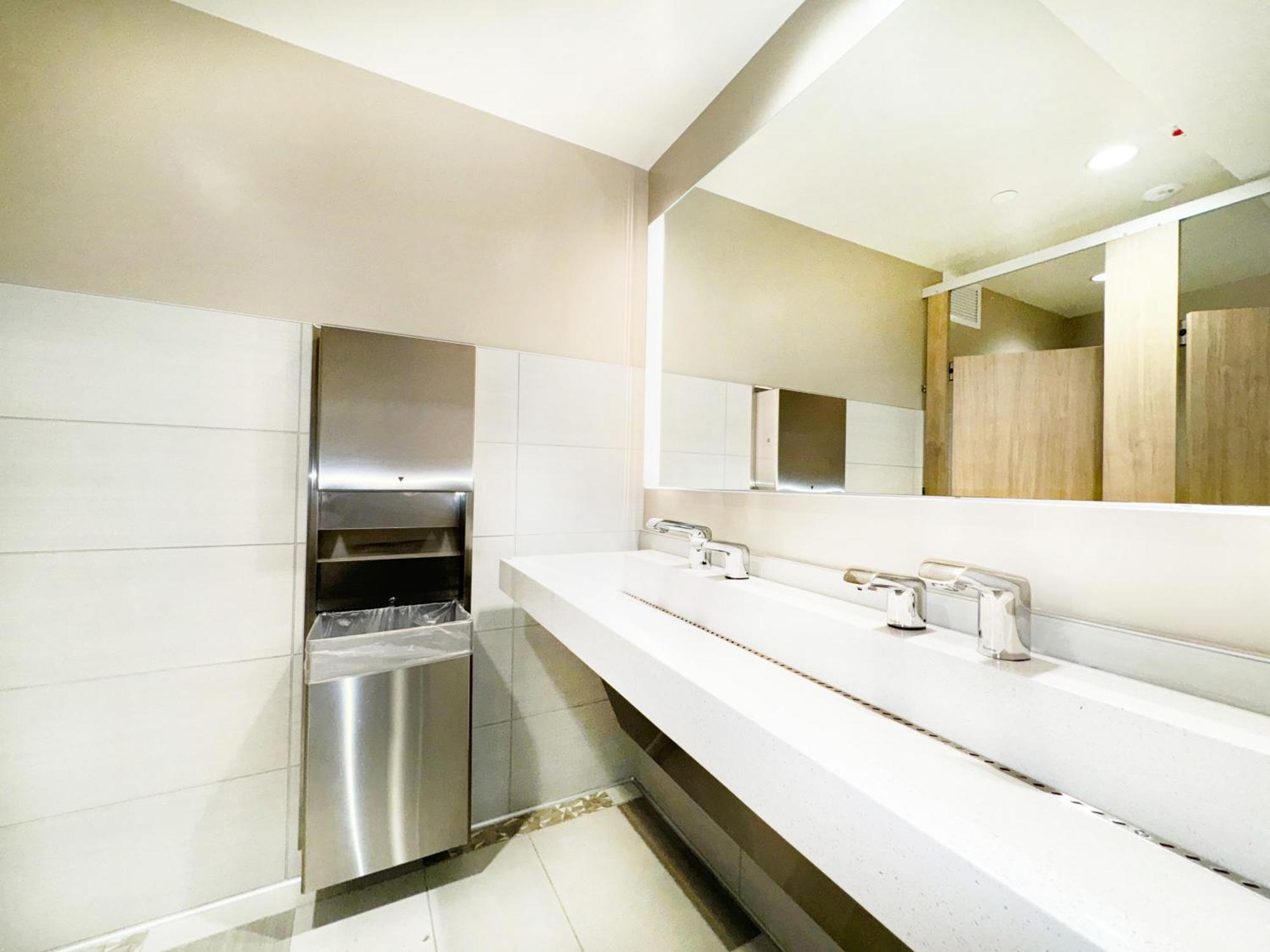 הונולולו Waikiki Banyan 1Br With Great Ocean Views, Steps To Beach & Parking! מראה חיצוני תמונה